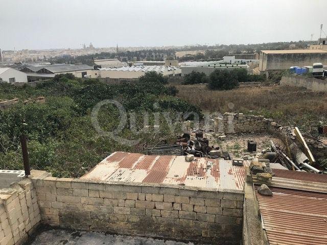 Luqa, Site (Commercial)