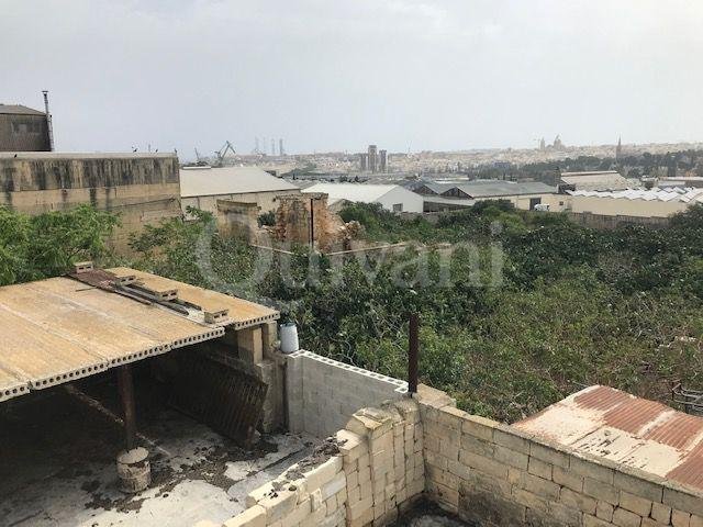 Luqa, Site (Commercial)
