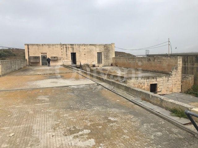 Luqa, Site (Commercial)