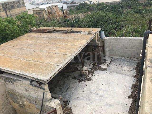 Luqa, Site (Commercial)
