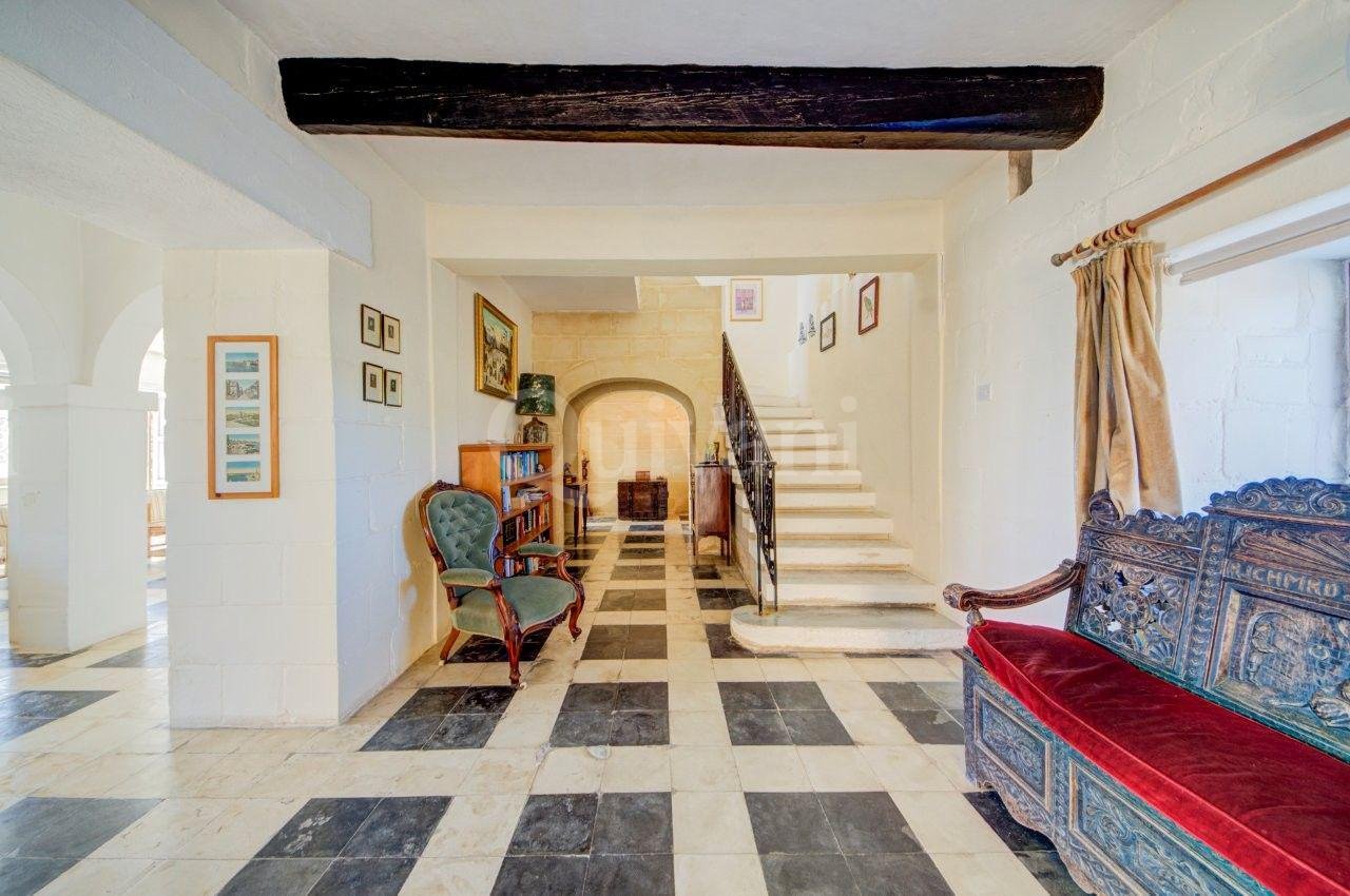 Converted Farmhouse with Pool, land and garage