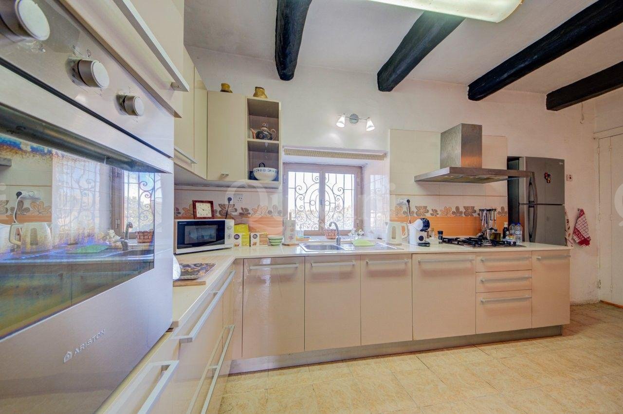 Converted Farmhouse with Pool, land and garage