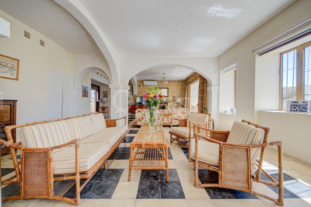 Converted Farmhouse with Pool, land and garage
