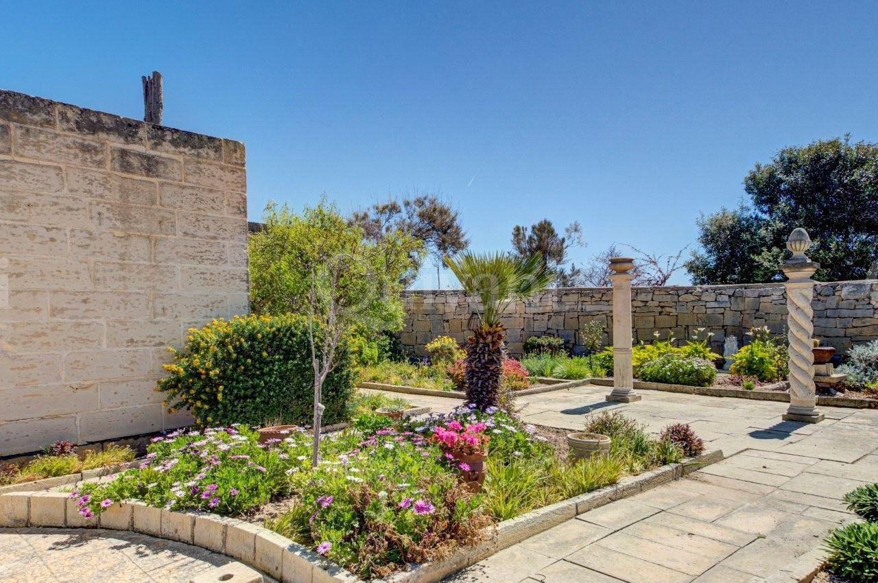 Converted Farmhouse with Pool, land and garage