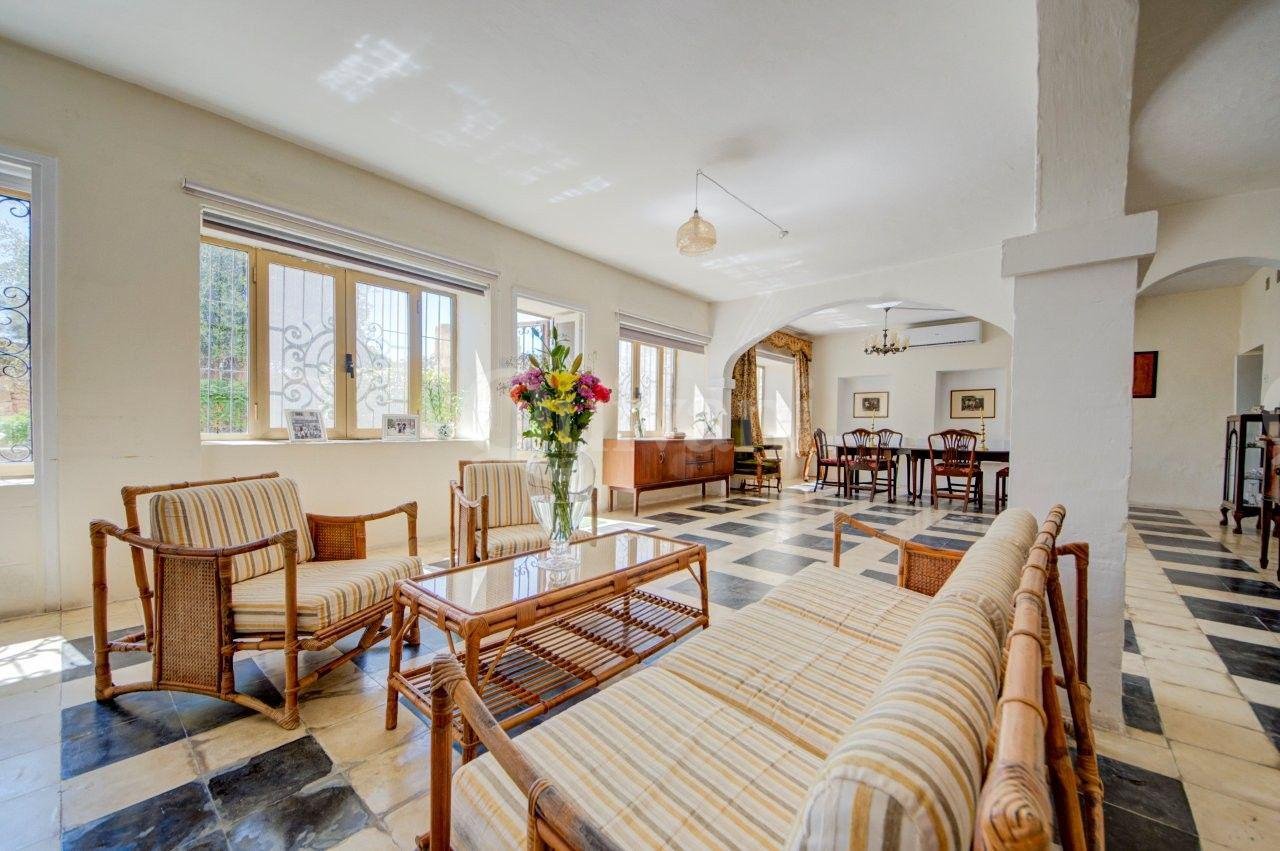 Converted Farmhouse with Pool, land and garage