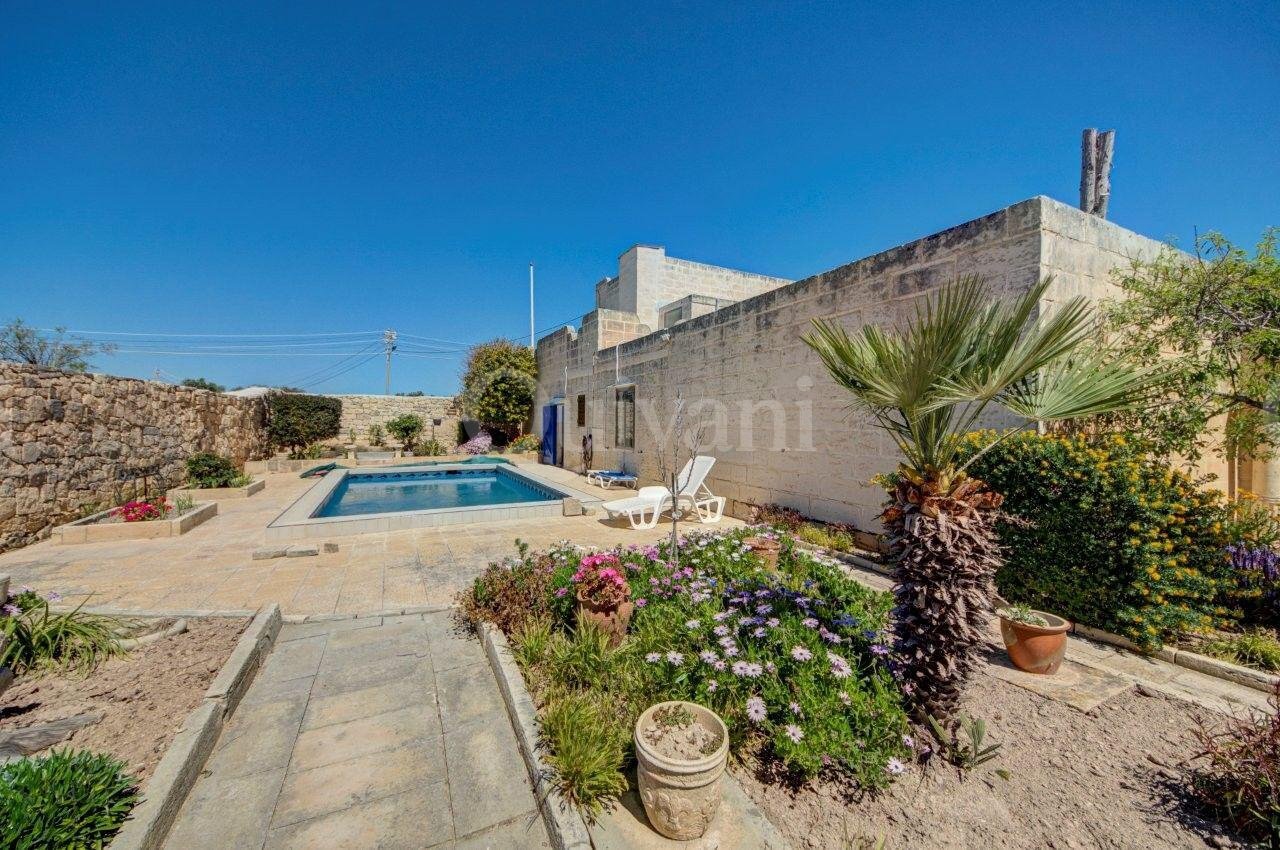 Converted Farmhouse with Pool, land and garage