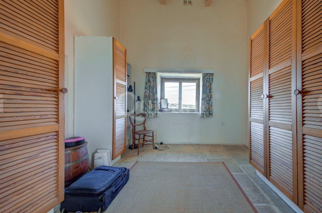 Converted Farmhouse with Pool, land and garage