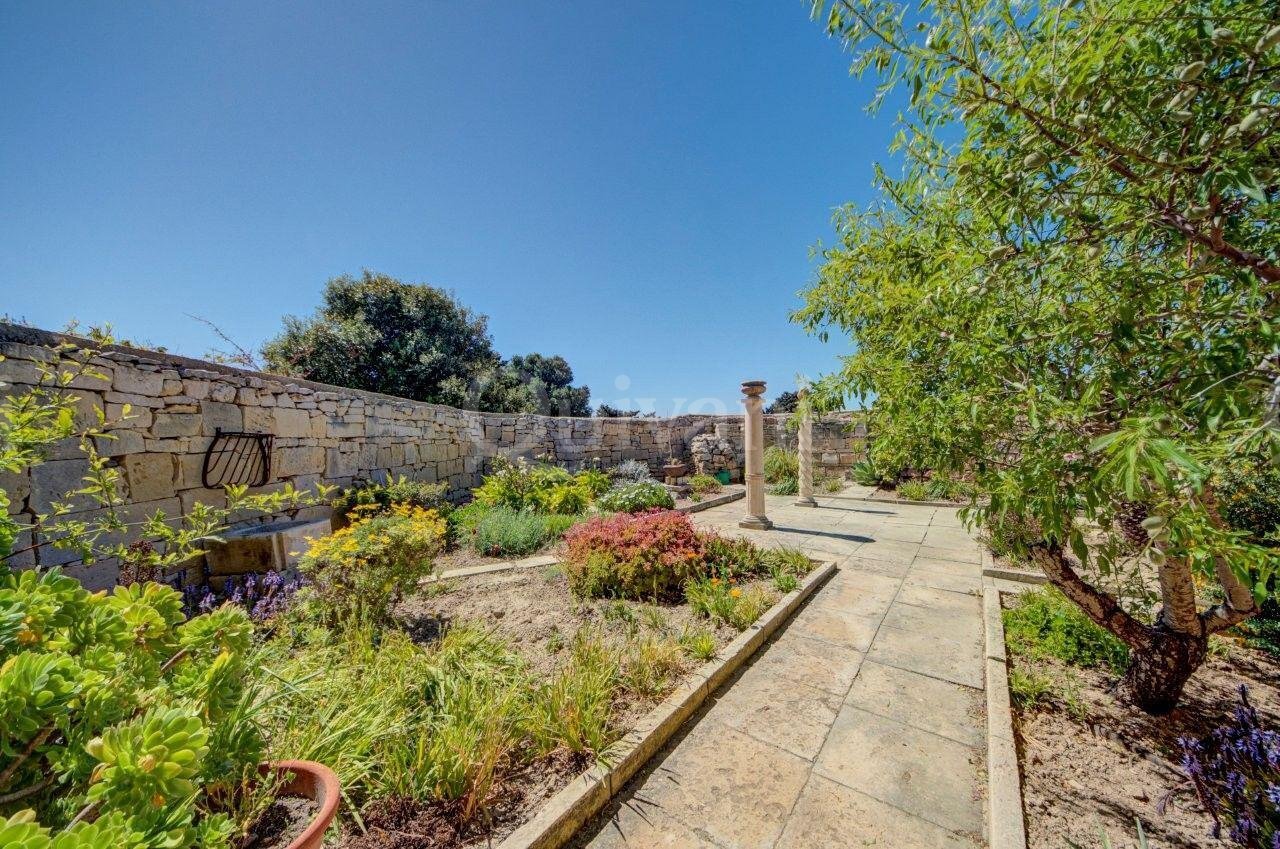 Converted Farmhouse with Pool, land and garage