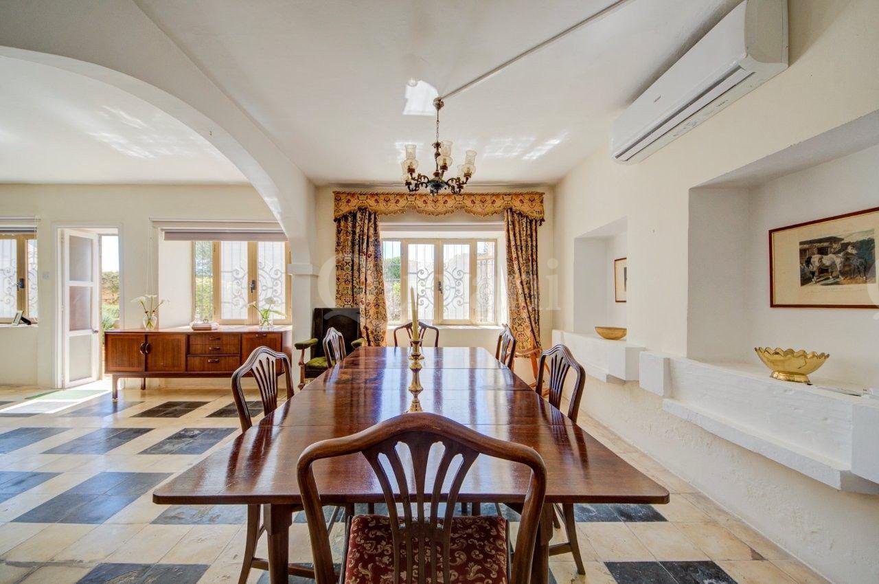 Converted Farmhouse with Pool, land and garage