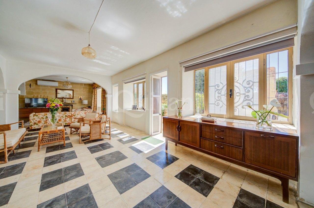 Converted Farmhouse with Pool, land and garage