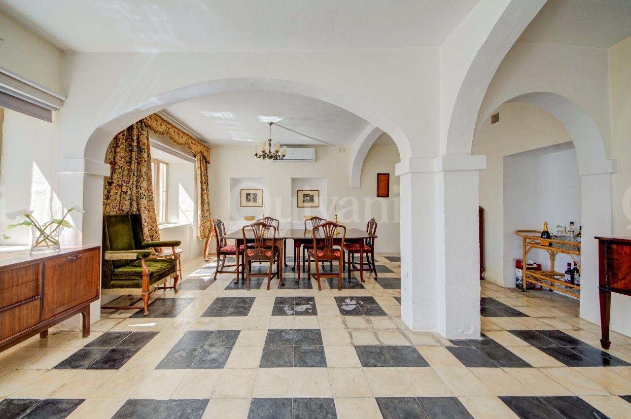Converted Farmhouse with Pool, land and garage