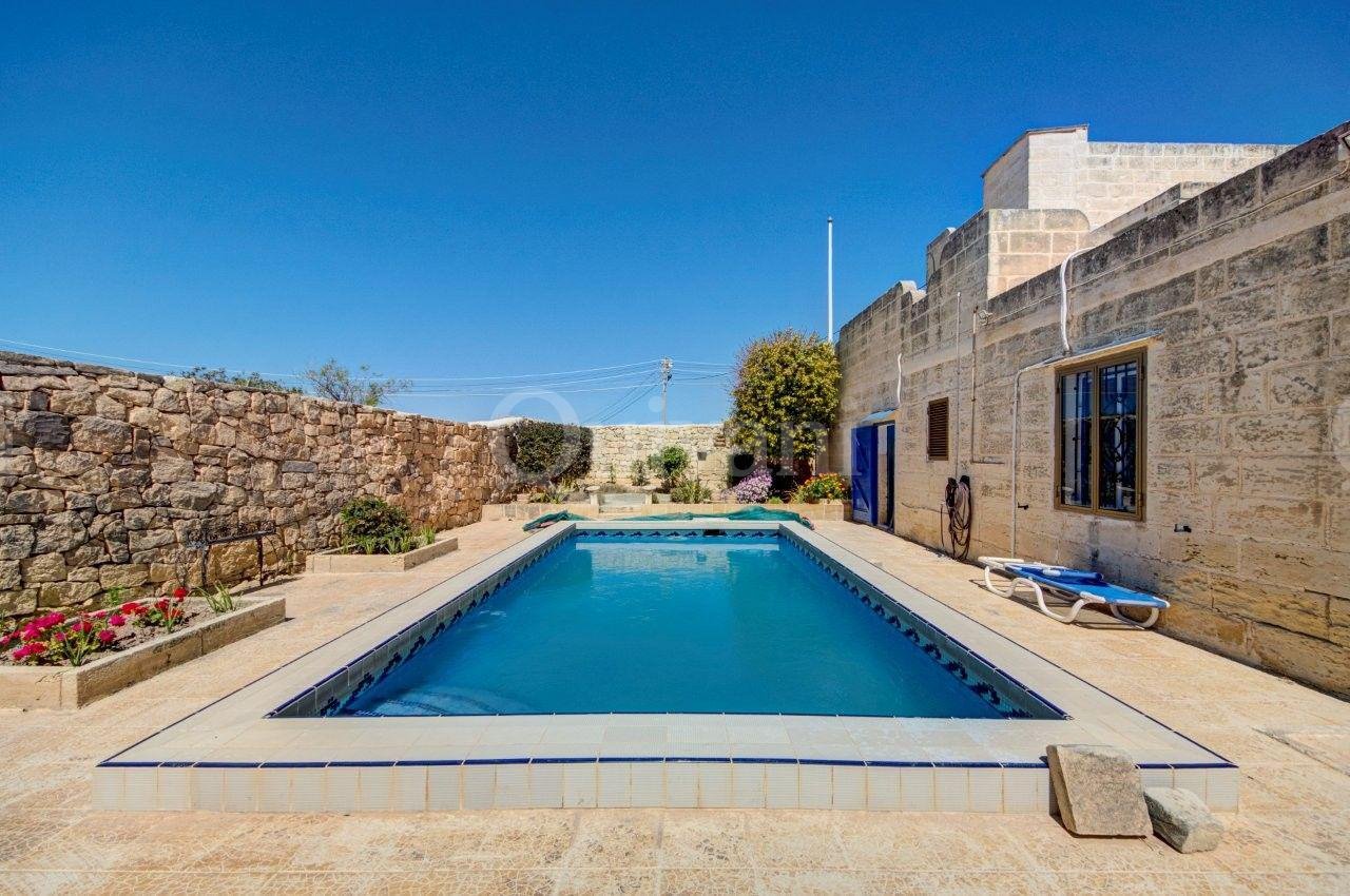 Converted Farmhouse with Pool, land and garage