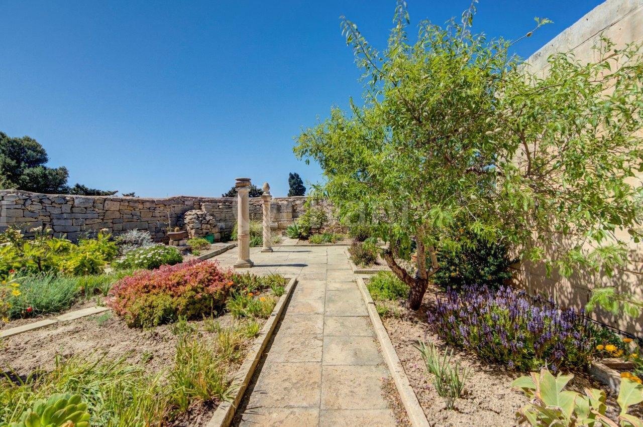 Converted Farmhouse with Pool, land and garage
