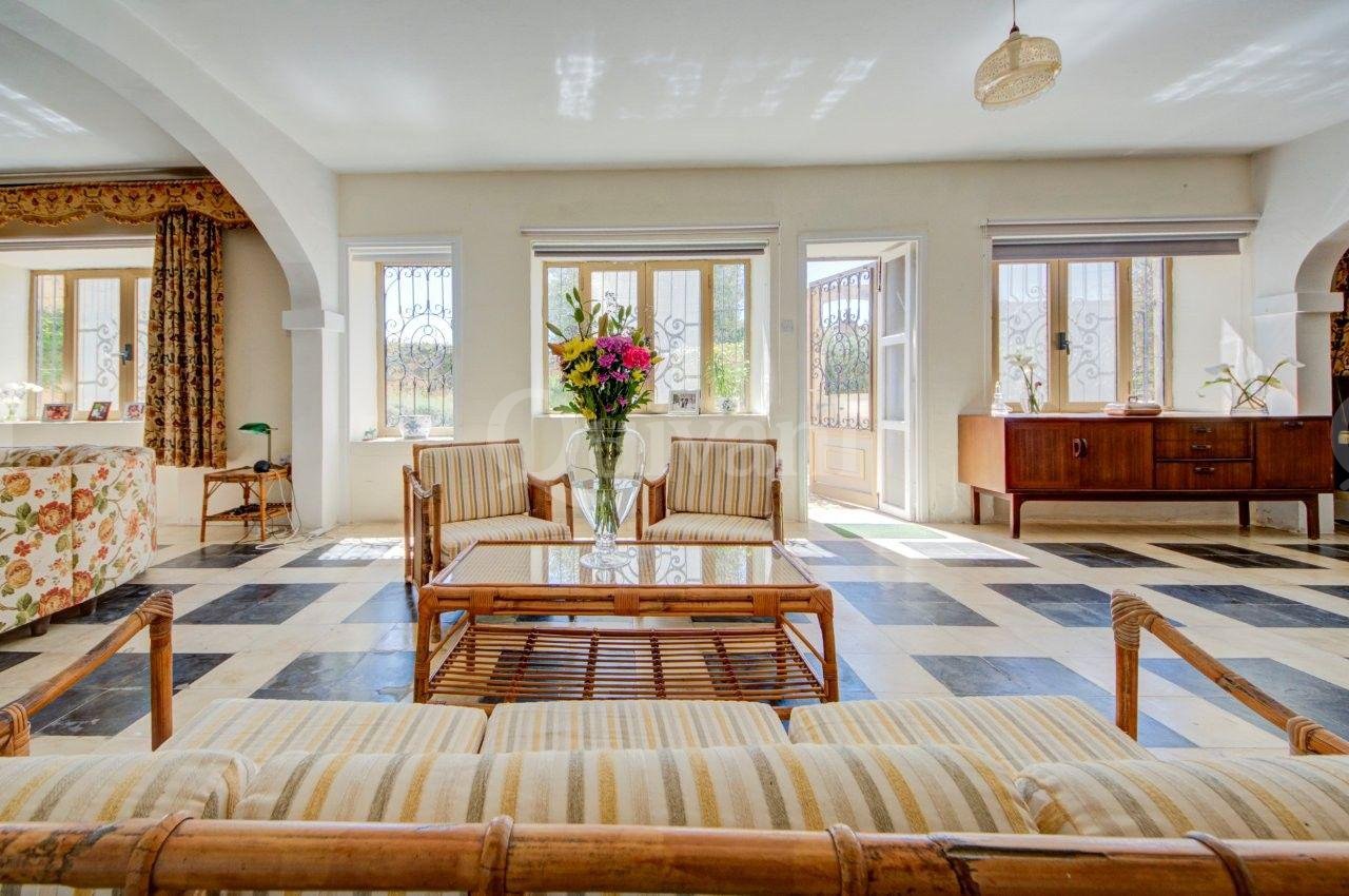 Converted Farmhouse with Pool, land and garage