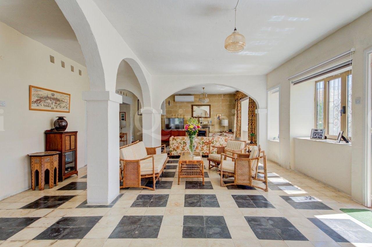 Converted Farmhouse with Pool, land and garage