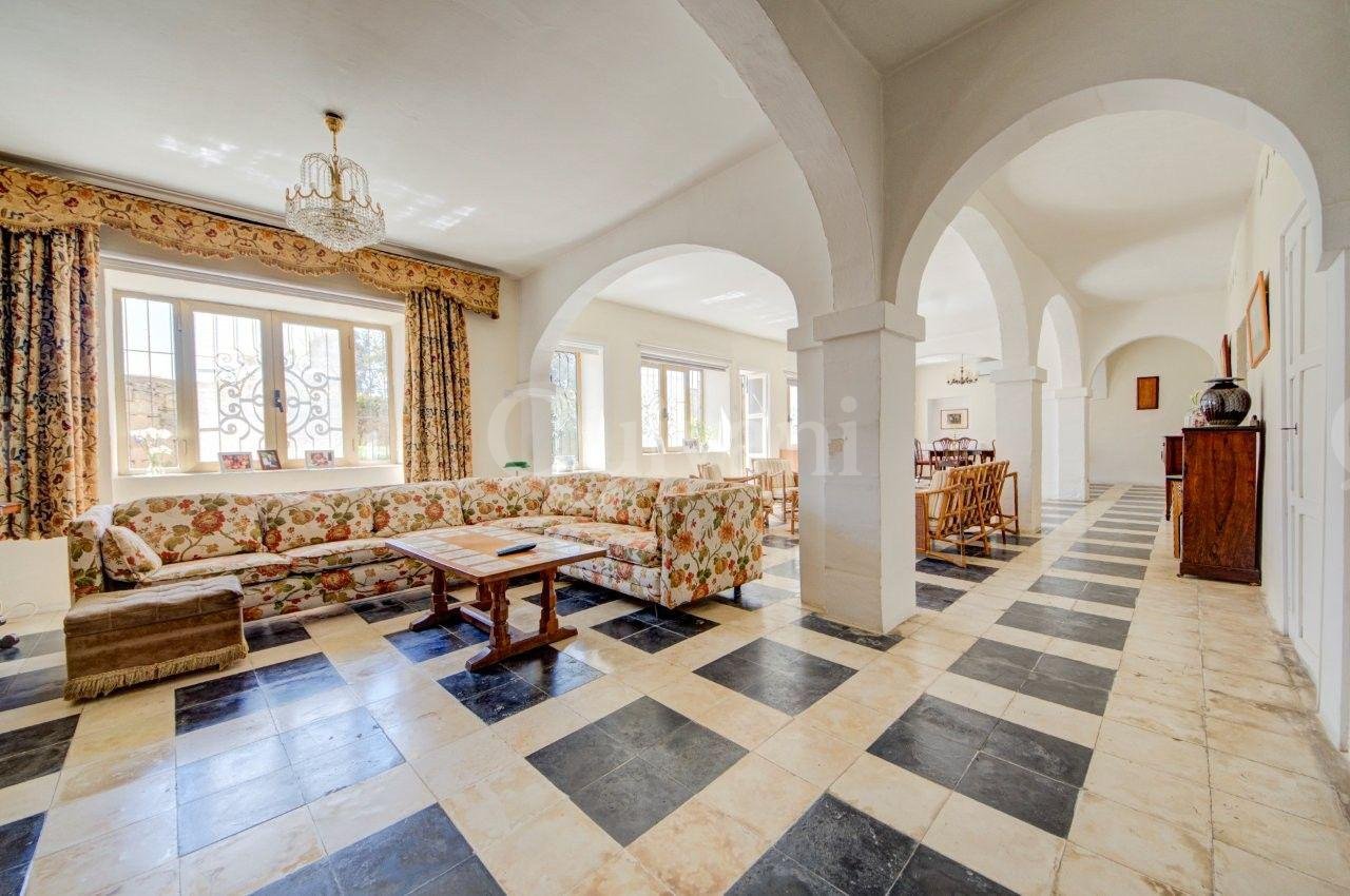 Converted Farmhouse with Pool, land and garage